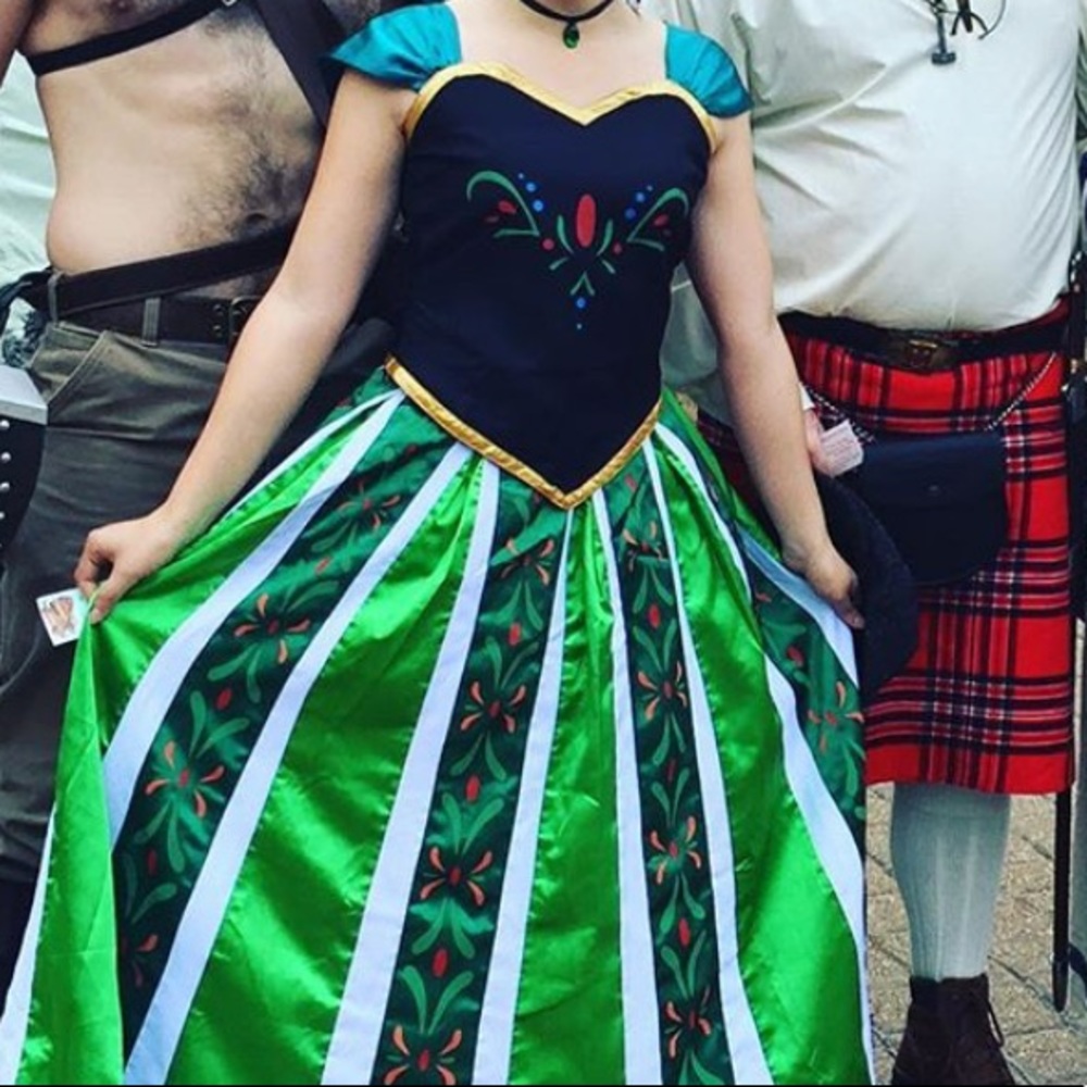 Adult Princess Anna Cosplay